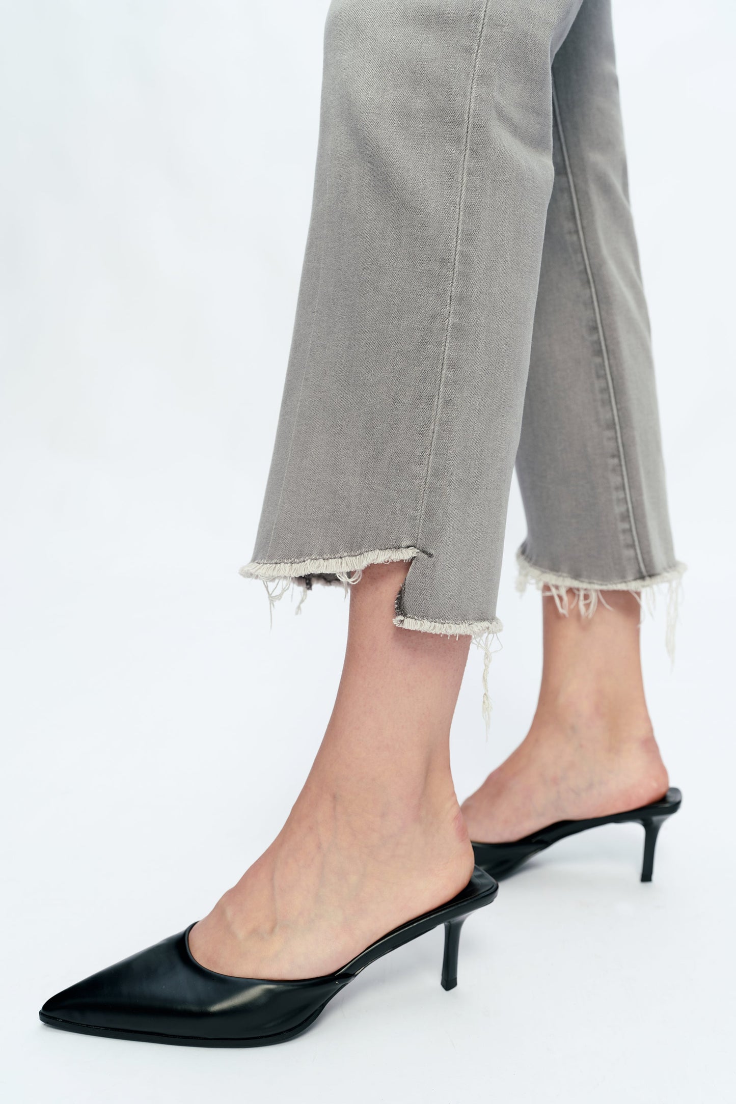 HIGH RISE STRAIGHT ANKLE JEANS WITH RAW EDGE BYT5154 GRAY